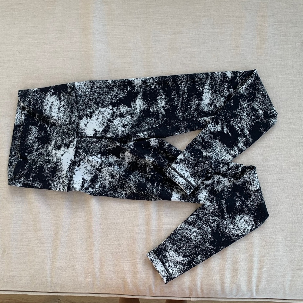 Lululemon tights size 4 28”